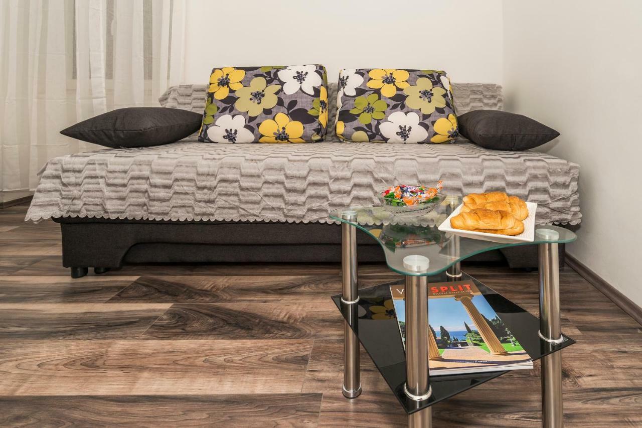 Rooftop City View Apartment In The Palace Walls Split Exterior photo
