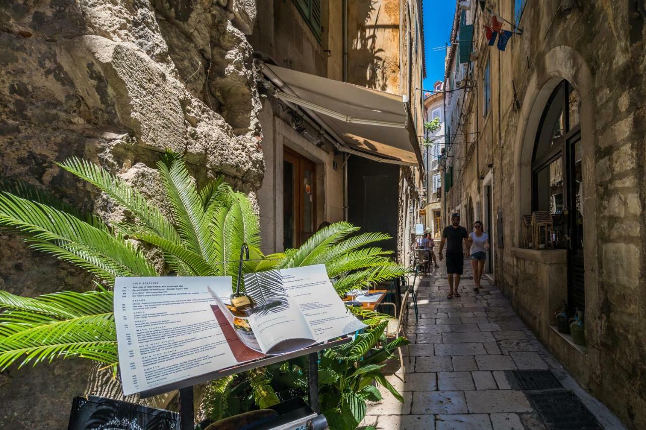 Rooftop City View Apartment In The Palace Walls Split Exterior photo