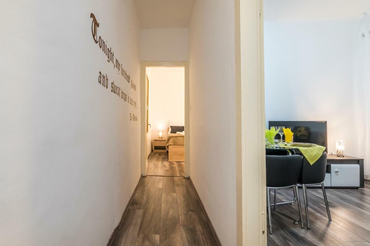 Rooftop City View Apartment In The Palace Walls Split Exterior photo