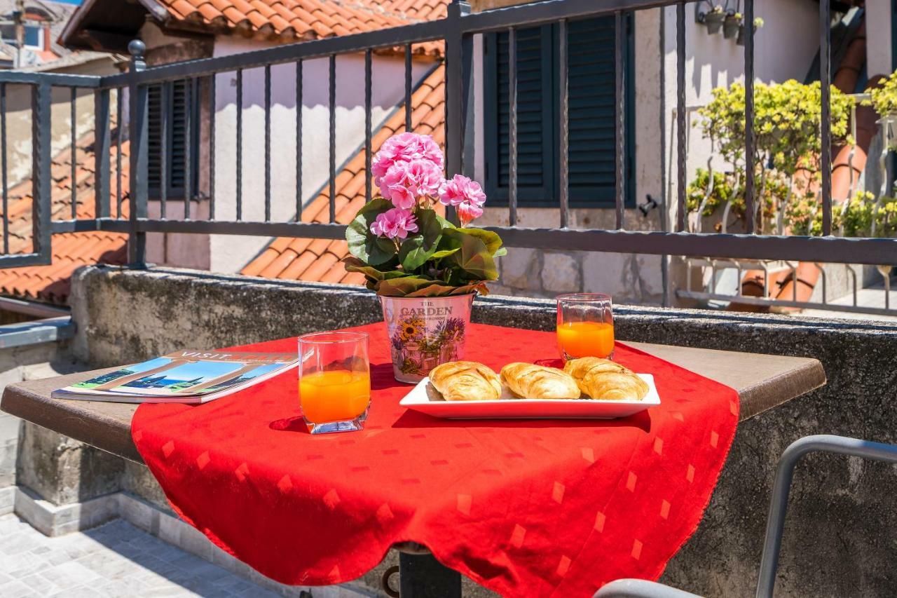 Rooftop City View Apartment In The Palace Walls Split Exterior photo