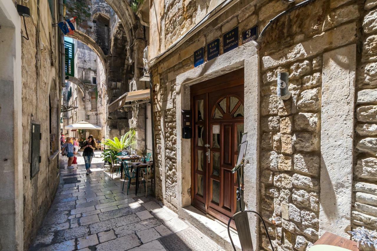 Rooftop City View Apartment In The Palace Walls Split Exterior photo