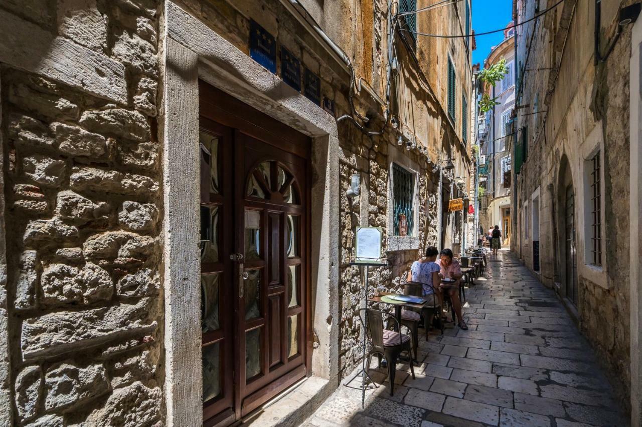 Rooftop City View Apartment In The Palace Walls Split Exterior photo